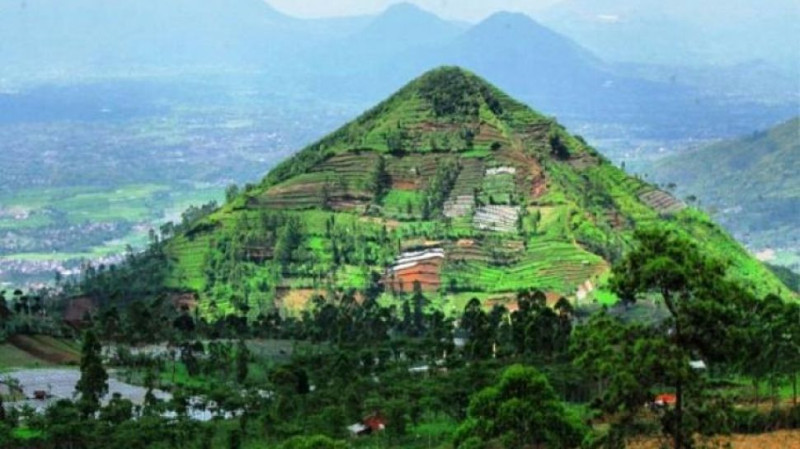 Kejanggalan Dibalik Penarikan Hasil Penelitian Piramida Situs Gunung Padang di Jurnal Internasional
