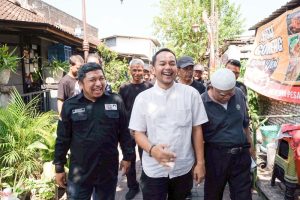 Blusukan di Kampung Rivalnya, Cawalkot Solo Respati Ardi Dengarkan Keluhan Warga