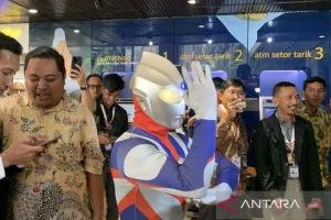 Aksi Ultraman Jelang Pelantikan Anggota DPR/ MPR RI