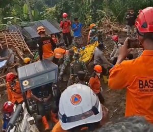 Tuntas, 6 Korban Tewas Ditemukan Tertimbun 3 Meter Material Longsor Trenggalek