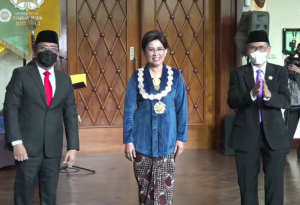 Mosi Tidak Percaya Terhadap Rektor UGM
