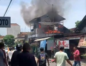 Korek Gas Meletus, Rumah Warga Jl. Bali Magetan Ludes Terbakar