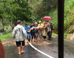 Pengendara Motor Tewas Tertimbun Longsor di Lereng Gunung Lawu Magetan